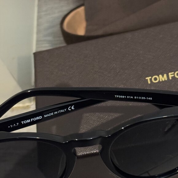 Tom Ford Black Round Sunglasses - Viral Minimalist Trend main image 5